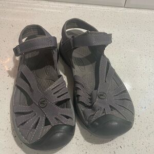 Keen 🩴Charcoal Women's Sandals, Size 6.5 GUC